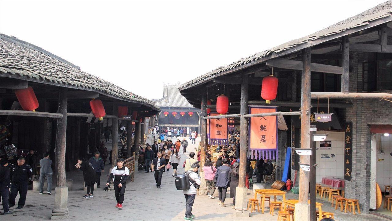 台湾黑帮大佬的女人,却嫁给香港高官,这位金马影后的人生到底有多曲折?